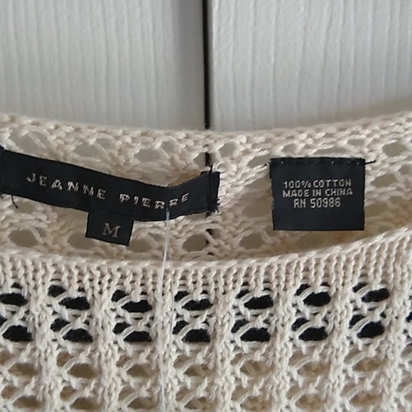 Light weight beige lace top size medium - Picture 6 of 10